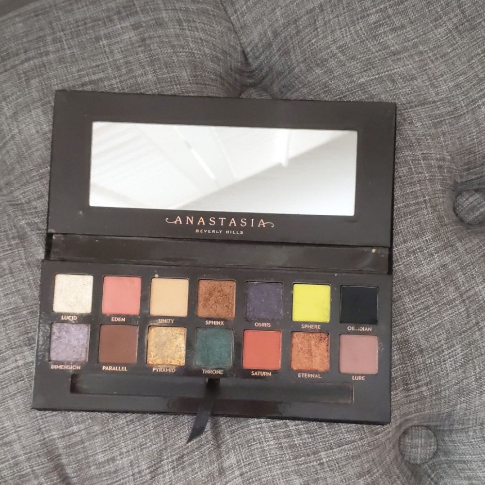 COPY - Anastasia Beverly hills prism eyeshadow palette